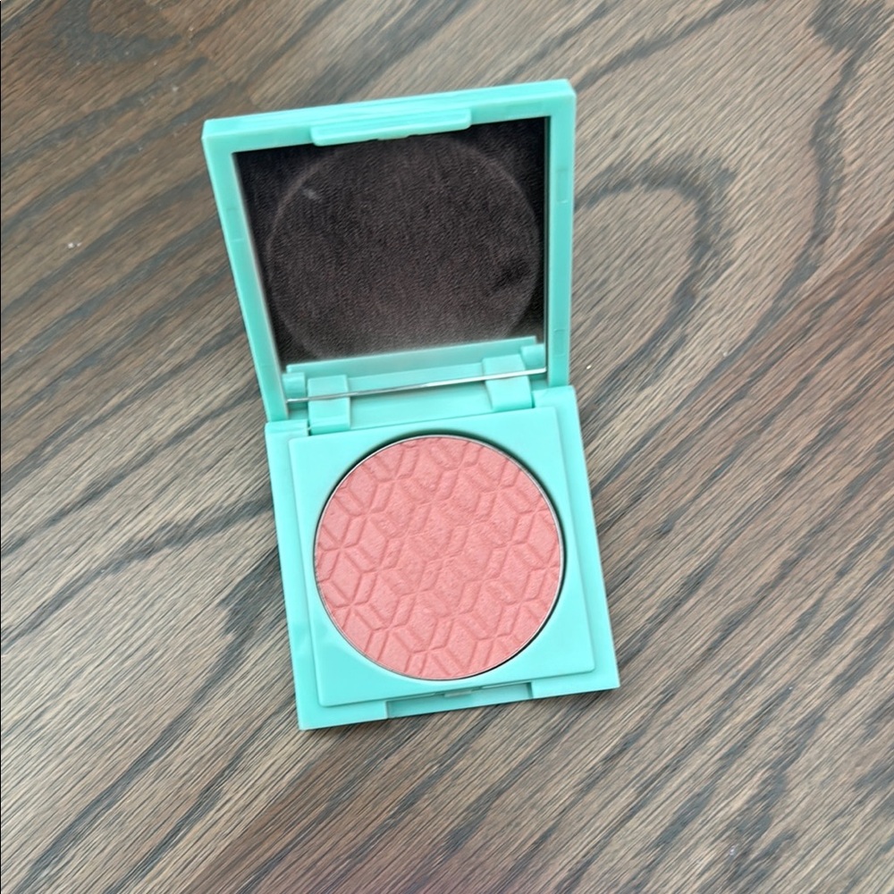 Dose Mint Green Blush Compact